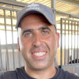 אדיר לוכד נחשים אדיר לוכד נחשים
