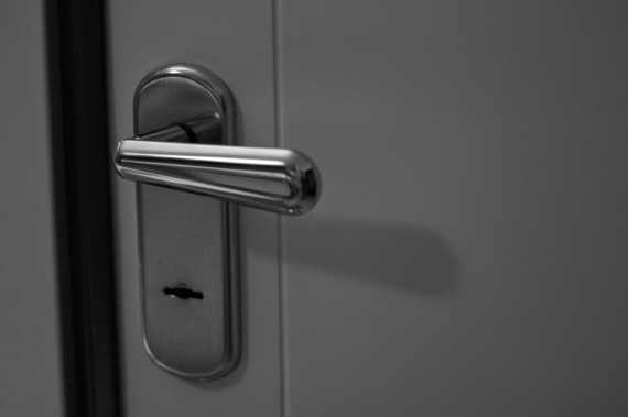 התקנת דלת כניסה מפלדה » מחירון דלתות • המקצוענים