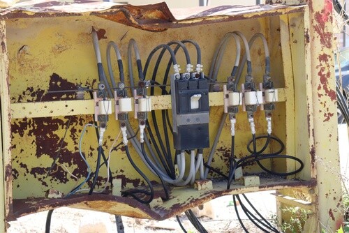 קורוזיה בלוח חשמל