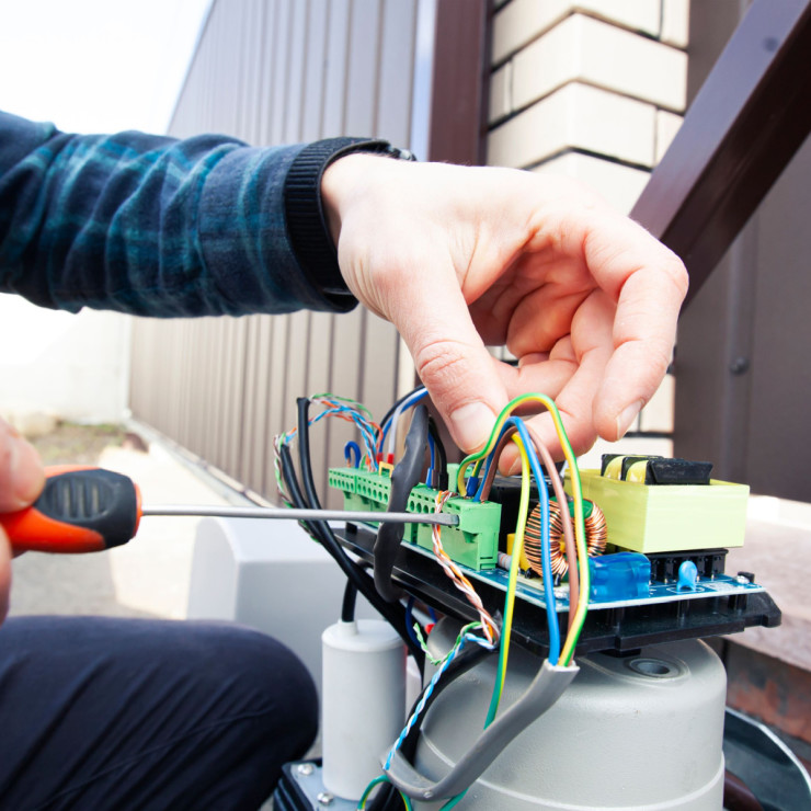 התקנת שער חשמלי: כל מה שצריך לדעת לפני שמתקינים