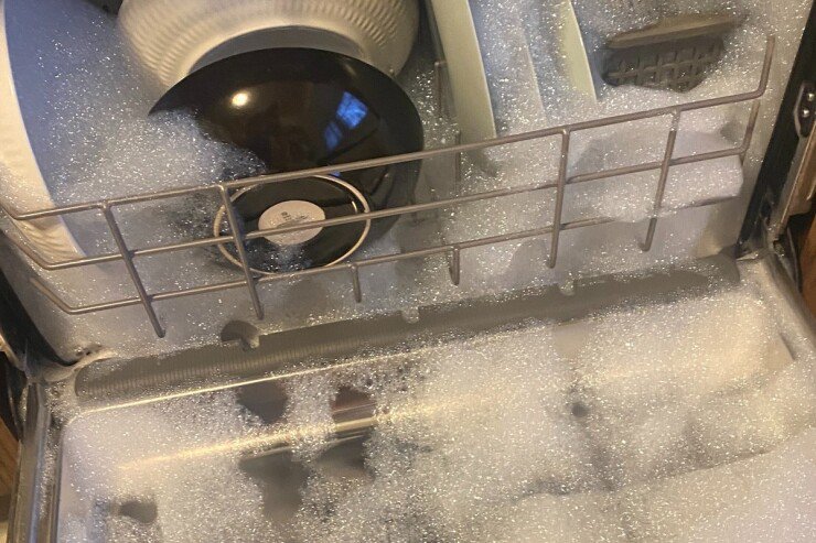 הצפת מים במדיח: מהם הגורמים ואיך פועלים?