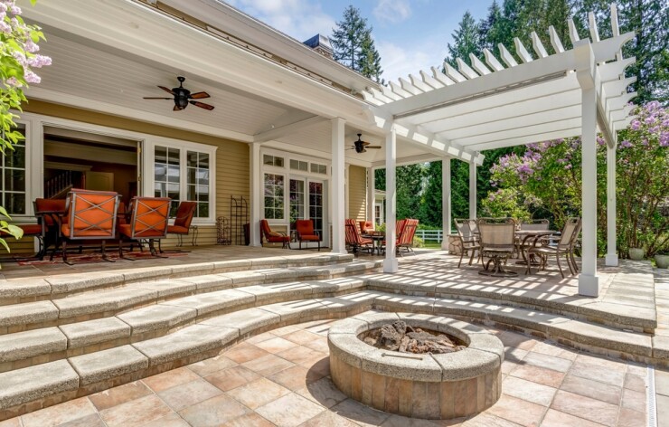 פרגולה לבנה