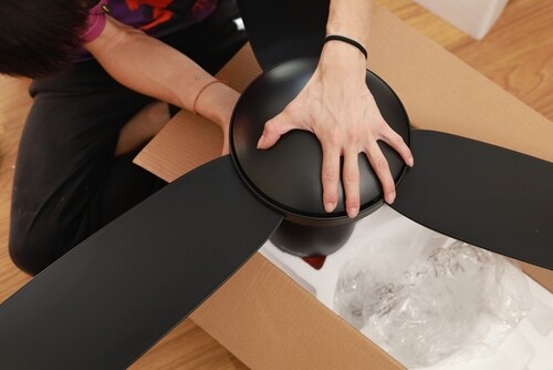 התקנת מאוורר תקרה