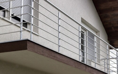 מעקה אלומיניום