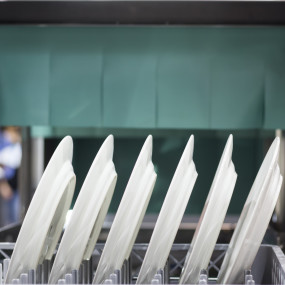 הכלים יוצאים קרים מהמדיח