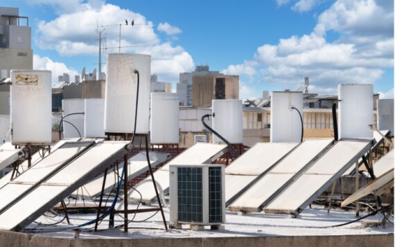 מים פושרים למרות שמש חזקה