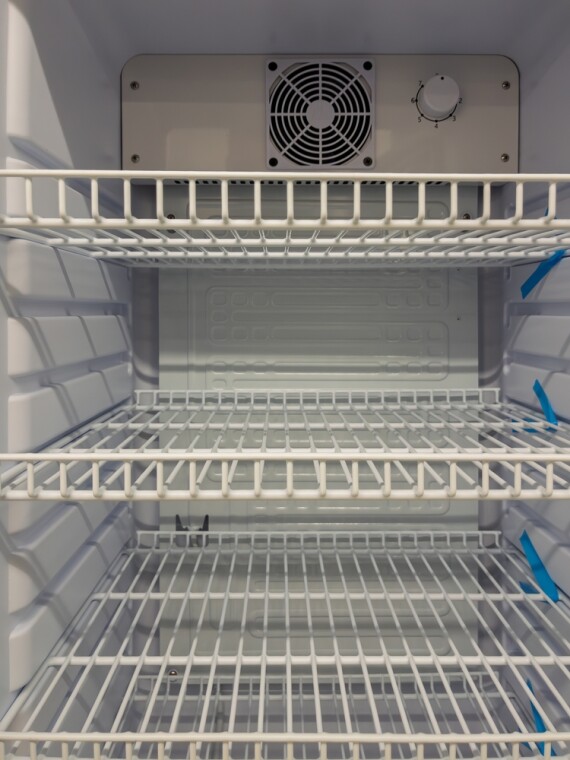 המקפיא עובד אבל המקרר חם? הכל על מאוורר שלא מספק את הסחורה