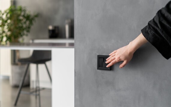 נוחות ובטיחות: מדוע חשוב לתכנן בחוכמה את מתגי הפעלת התאורה בבית