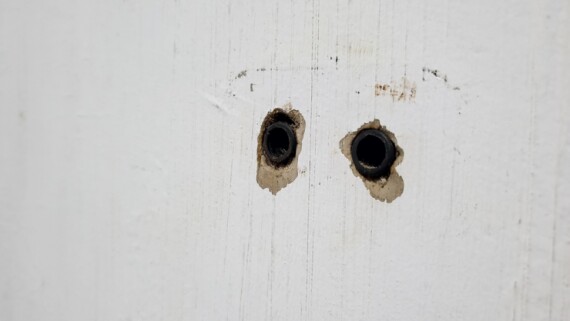 סותמים חורים: איך לסתום חורים בקיר כמו מקצוענים (ולשכוח מהם)?