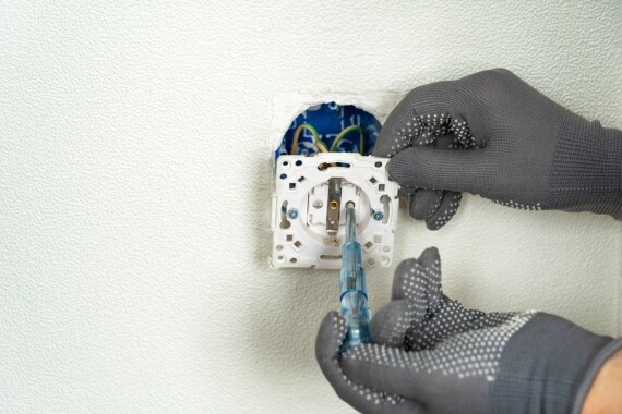 תגידו ביי למפצלים: כל מה שצריך לדעת לפני שמתקינים נקודת חשמל חדשה