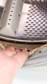 החלפת גומייה במכונת כביסה: כל מה שחשוב לדעת על אטם הדלת