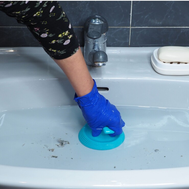 כשהעסק מסתבך: הכל על פתיחת סתימות קשות בבית