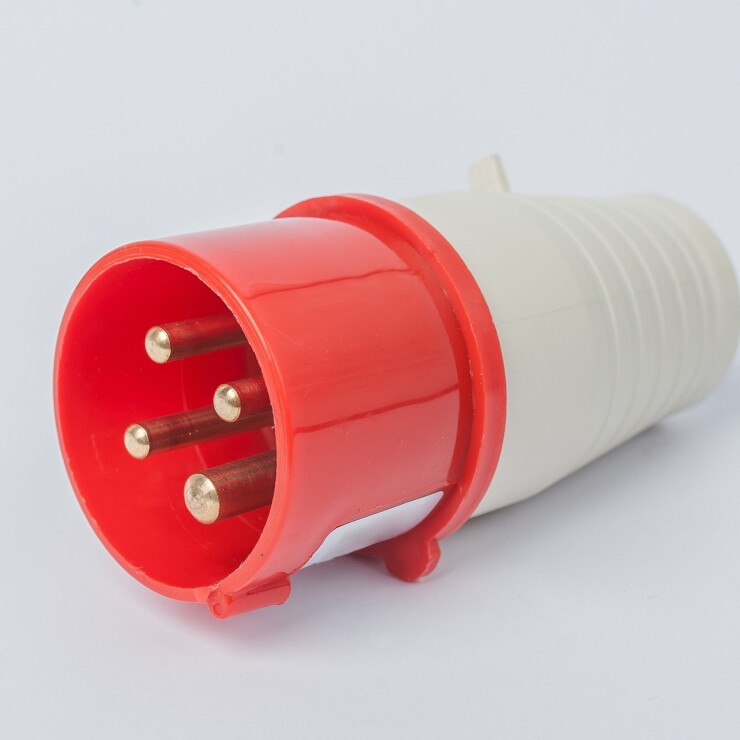 שקע תלת פאזי: מה זה ומתי תצטרכו להתקין כזה?