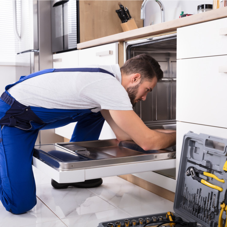 מדיח הכלים מקצר: מה עושים?