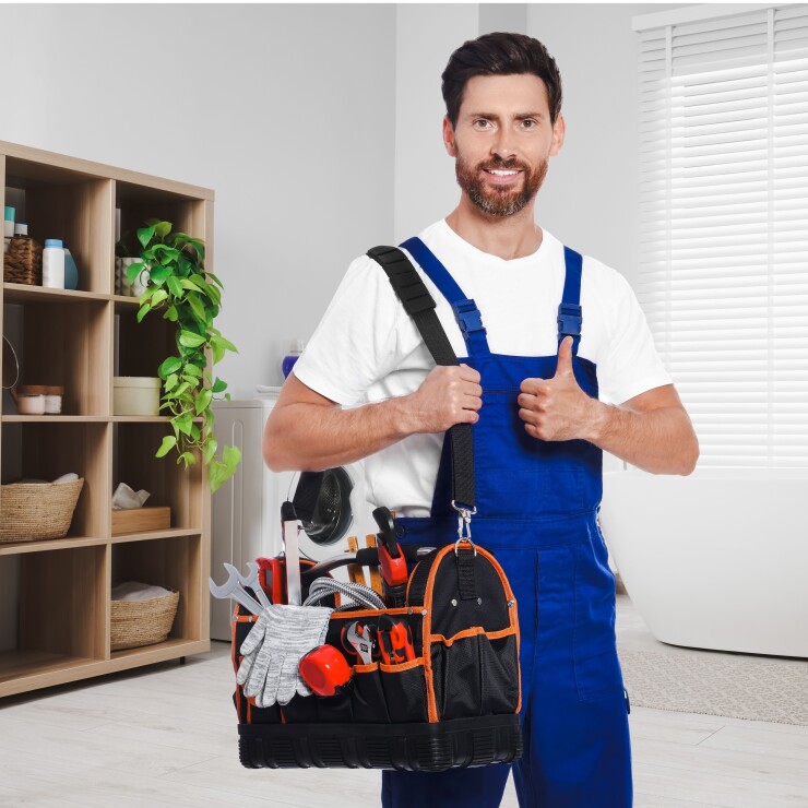 מתי כדאי להזמין אינסטלטור לתיקון נזילה בניאגרה?