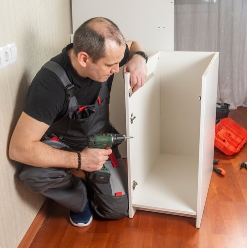 פירוק והרכבה של רהיטים במעבר דירה: המדריך המלא לשמירה על הציוד שלכם