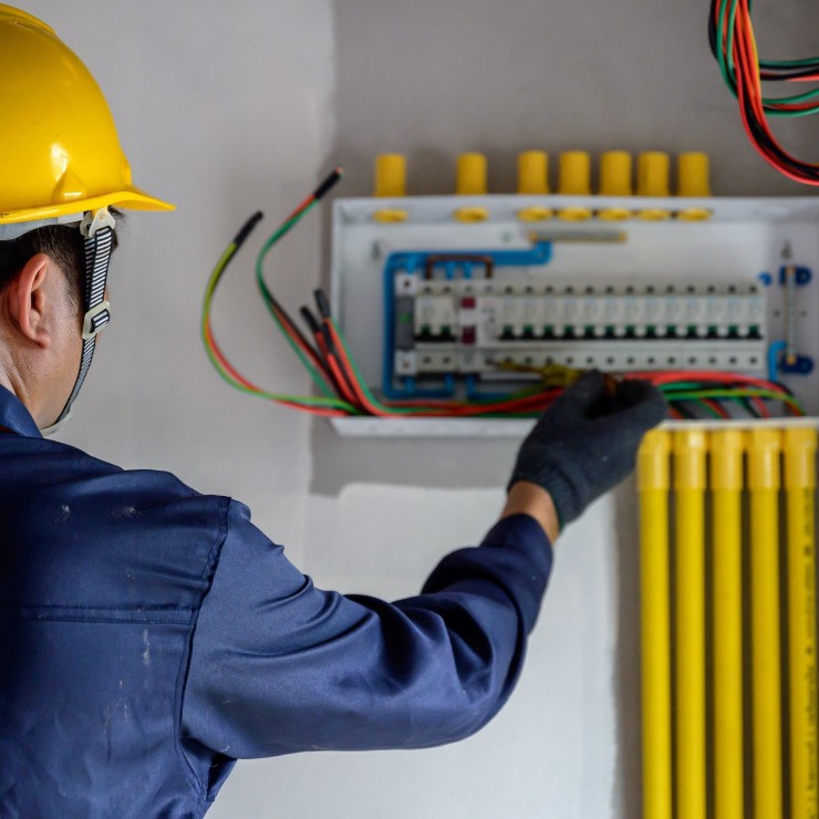 עסק עם תעודות – להיות חשמלאי מורשה