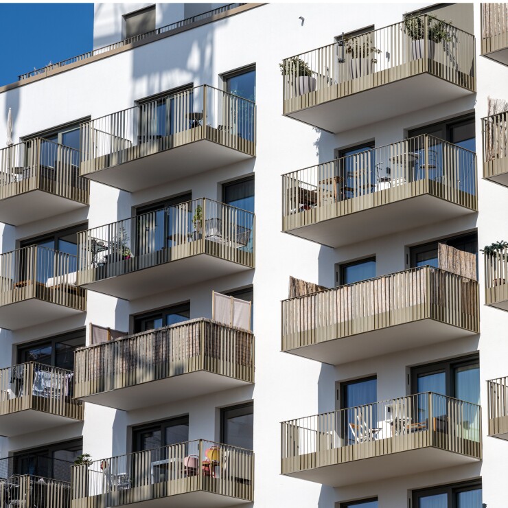 איטום מרפסת פתוחה: הסימנים הראשונים לנזק ומה לעשות לפני הגשם הראשון