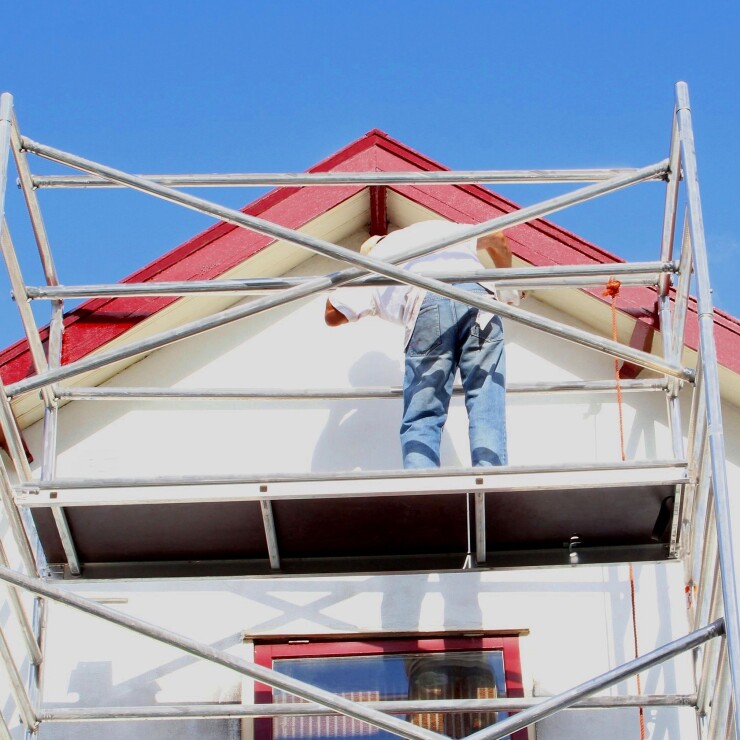 שיפוץ חיצוני מקיף לבית פרטי: המדריך המקצועי לכניסה חלקה לביתכם החדש