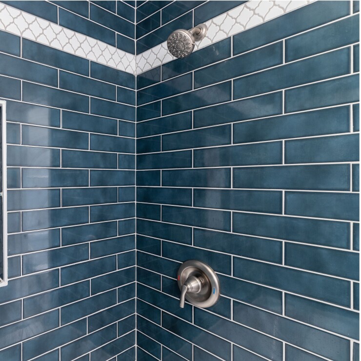 טעויות תכנון באמבטיה: הקידוחים המיותרים בקרמיקה