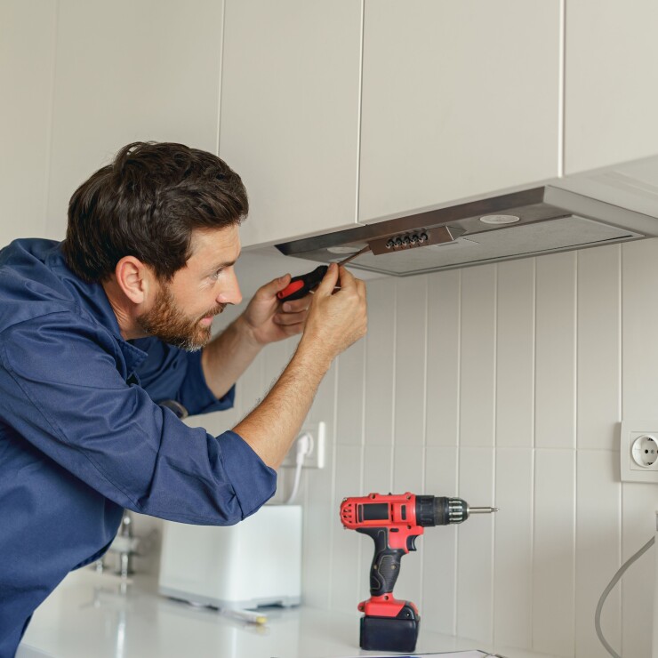 אין עשן בלי אש: המדריך המלא על התקנת קולט אדים למטבח