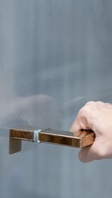 החלפת ידיות למקלחון: כל מה שצריך לדעת 