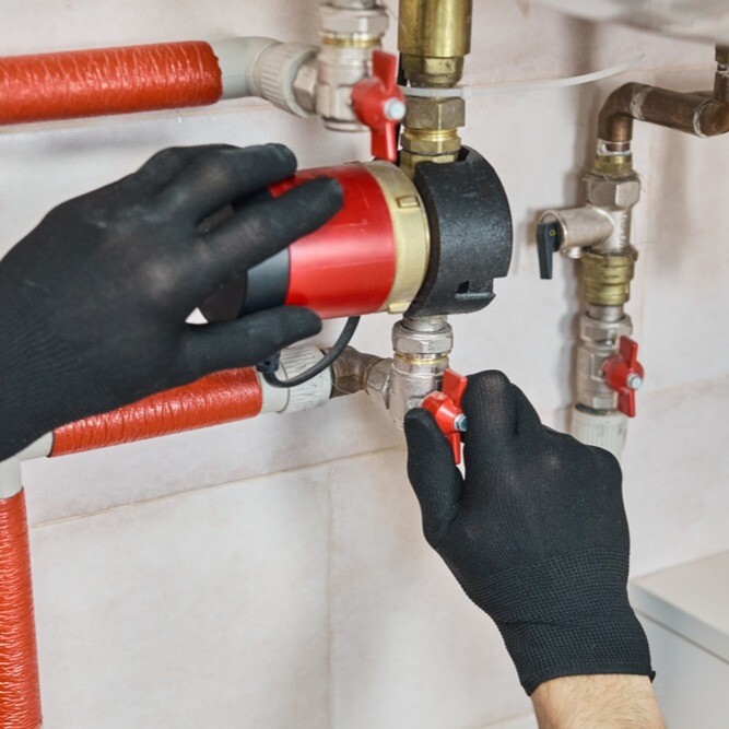 משאבת סחרור לדוד שמש: כל מה שצריך לדעת כשהמים החמים נעלמים