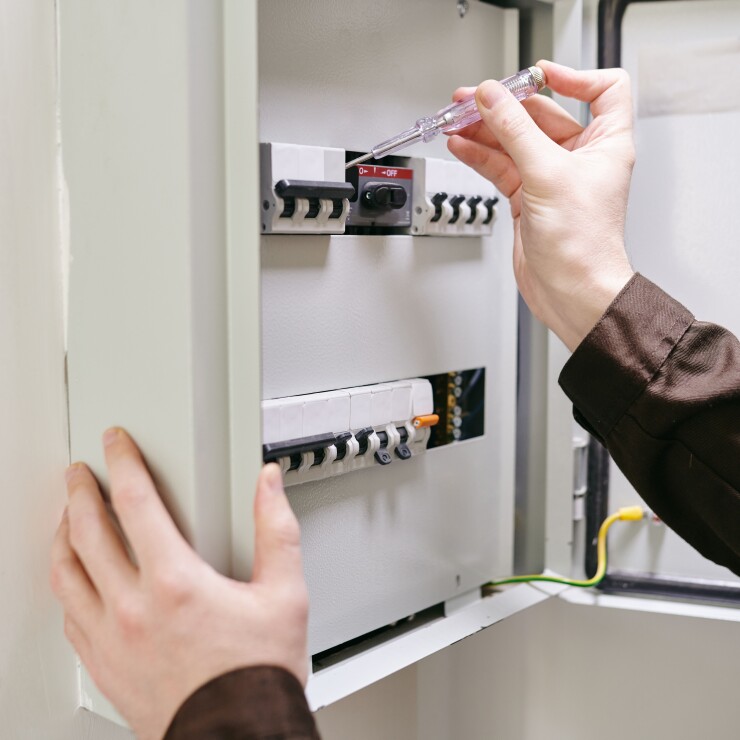 חשבון חשמל גבוה בבניין המשותף? כך תתמודדו