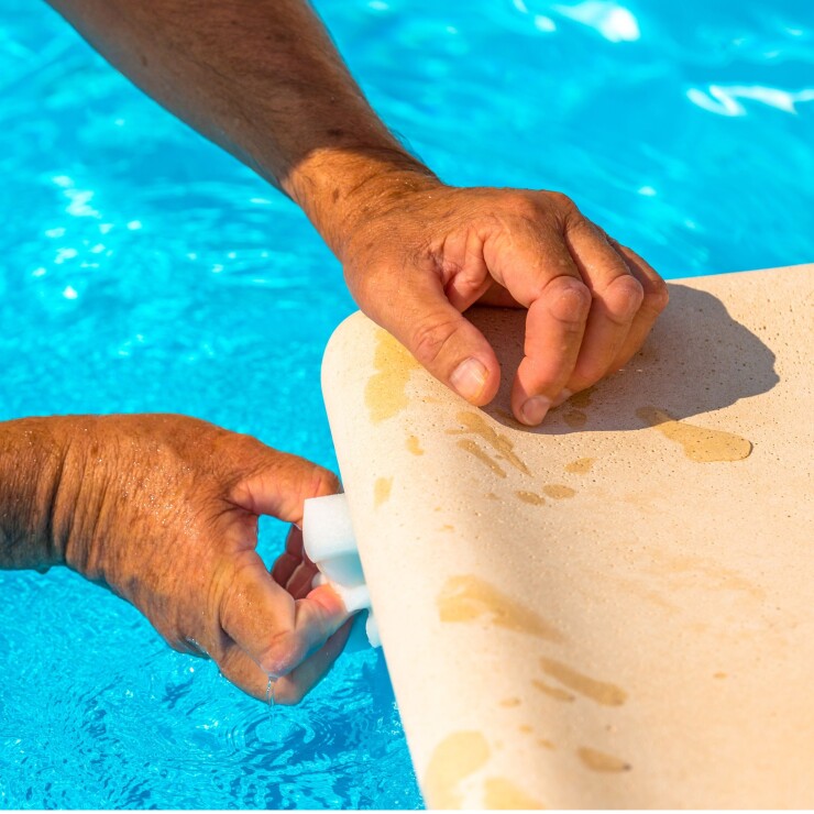 המדריך לזיהוי ותיקון כשלי איטום בבריכה