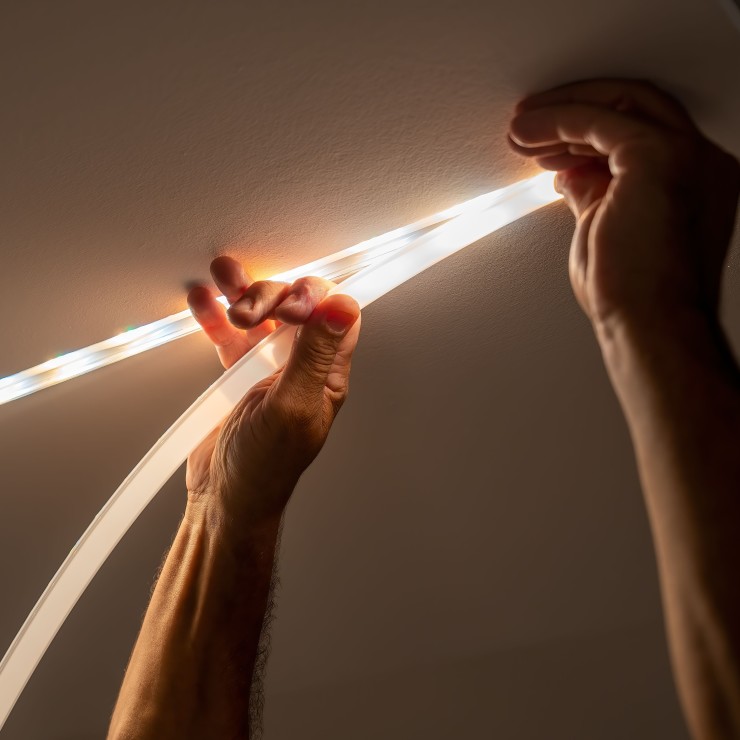 כל מה שכדאי לדעת מראש על התקנת גופי תאורה גלויים ונסתרים