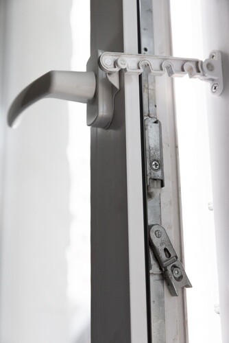 תיקון והחלפת ידית בחלון ממ"ד: כל מה שאתם צריכים לדעת