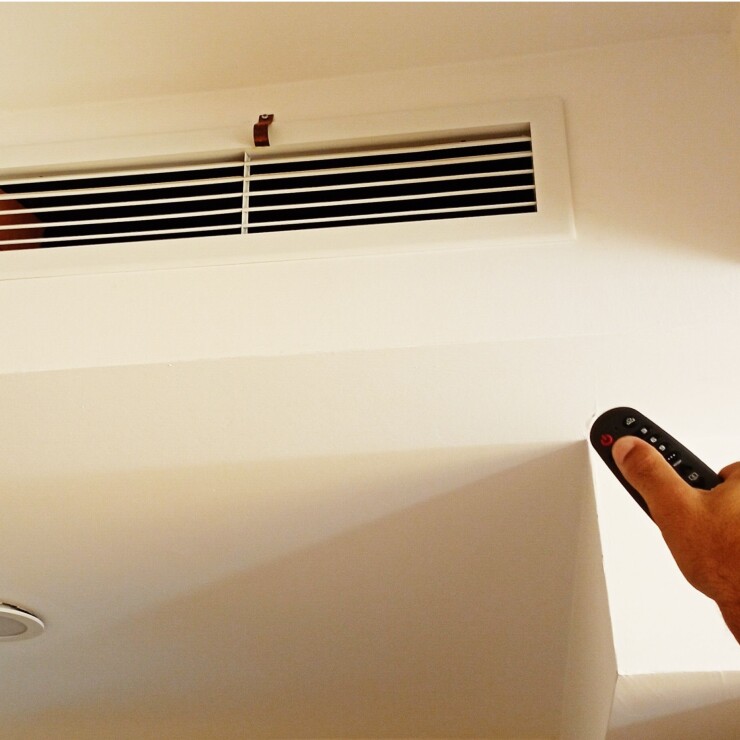 לבד או בעזרת טכנאי: כל מה שצריך לדעת על פירוק מזגן מיני מרכזי