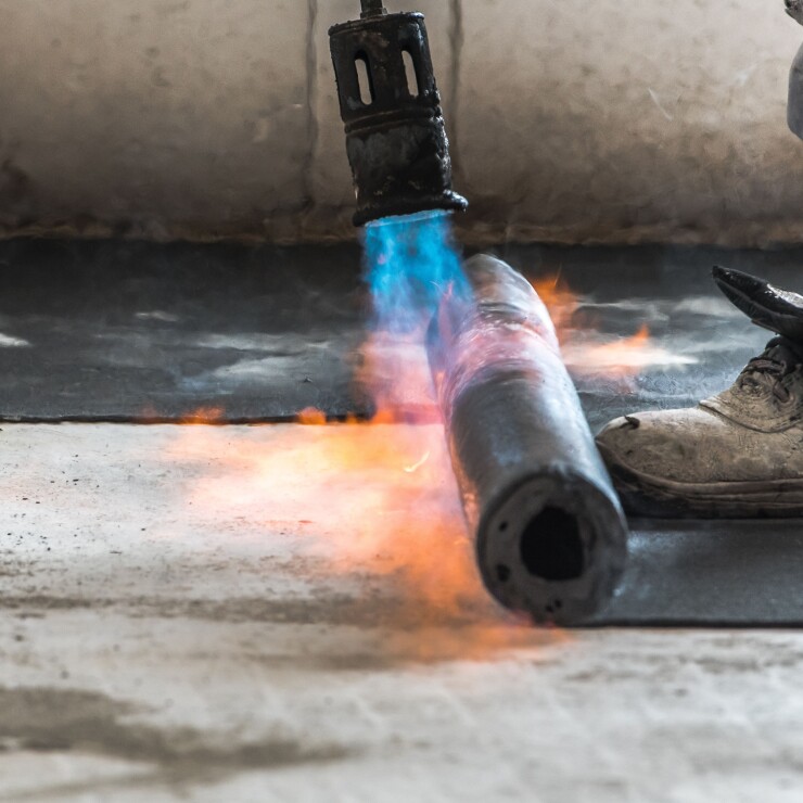 איטום גגות בבניין משותף - מי משלם?