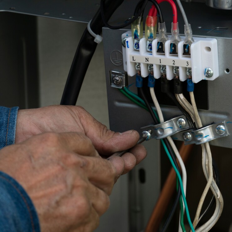 מה עושים כשיש תקלה בכרטיס הפיקוד במקרר?