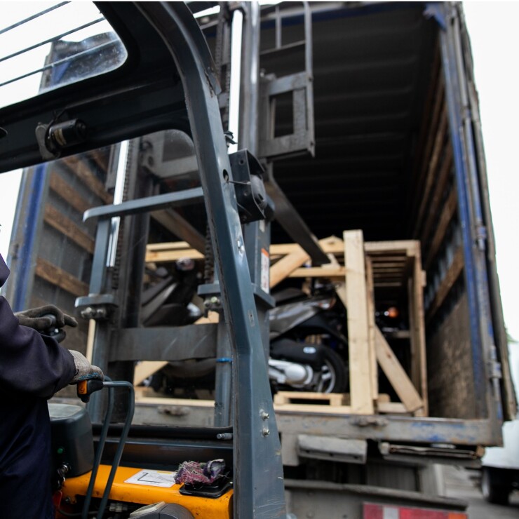 עוברים לחו"ל: המדריך המקיף לשילוח והעברת התכולה