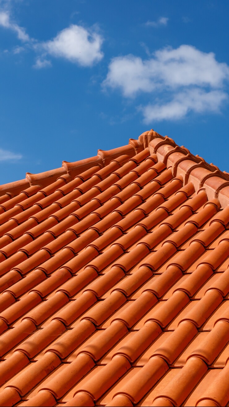 תיקון רוכבים בגג רעפים: כל מה שחשוב לדעת