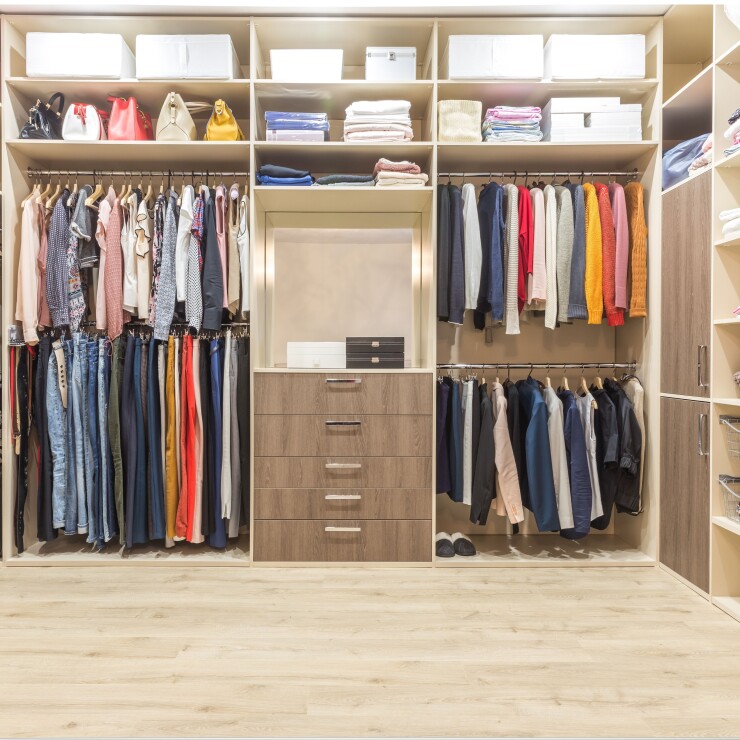 המגירה לא נפתחת, הידית לא נוחה? טעויות פרזול נפוצות בארונות בגדים