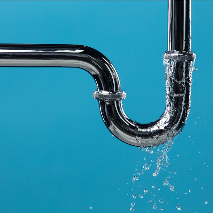 כך תתמודדו עם פיצוץ בצנרת בבית