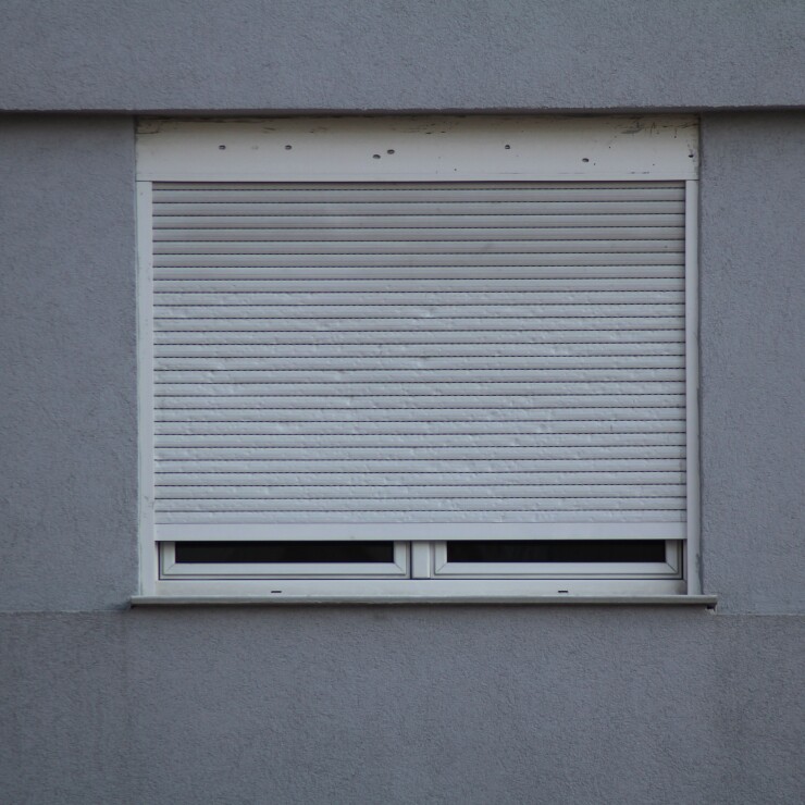 תריס חשמלי בדירה קיימת: מה חייבים לבדוק לפני שמוסיפים מנוע