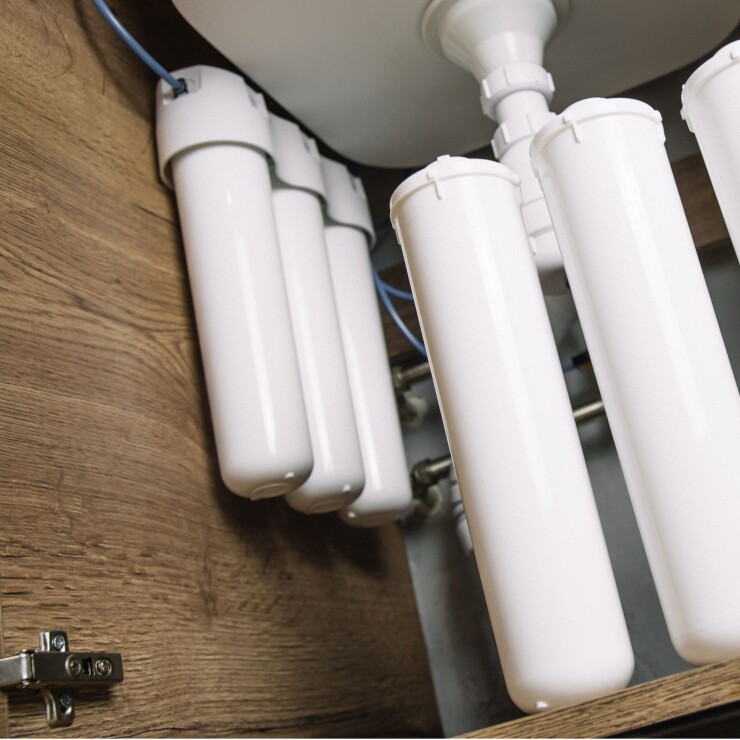 החלפת מסנן מים תת כיורי בדירה: איך עושים את זה?