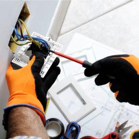 שקע חשמל רופף