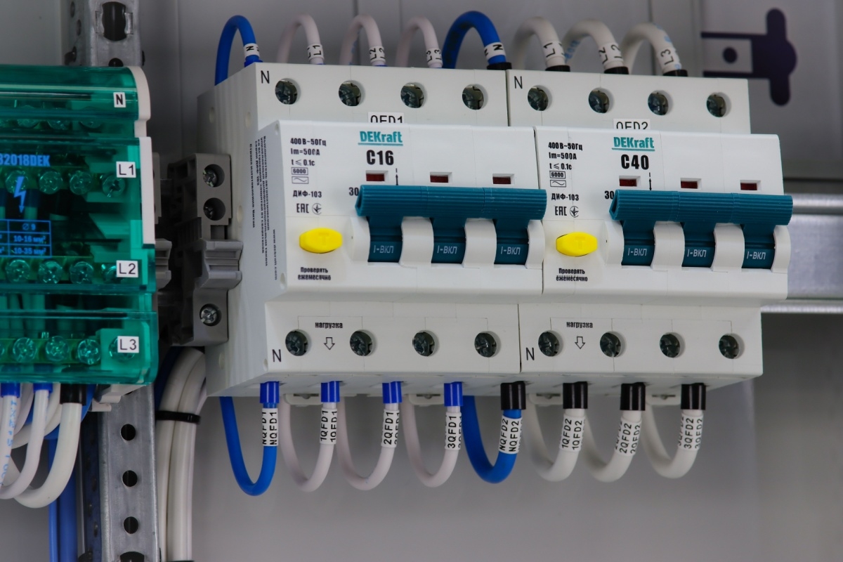 בטיחות לצד צריכת חשמל גבוהה: כל מה שצריך לדעת על חיבור מפסק פקט